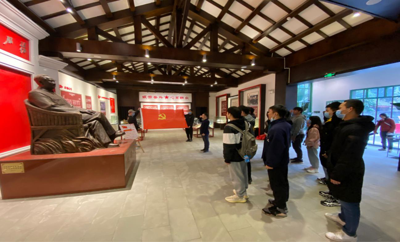 计算机学院组织学生党员参观毛主席视察红光社纪念馆