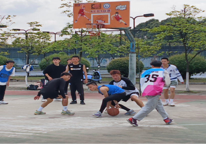 【学风建设月】计算机学院举办2022级班级篮球友谊赛