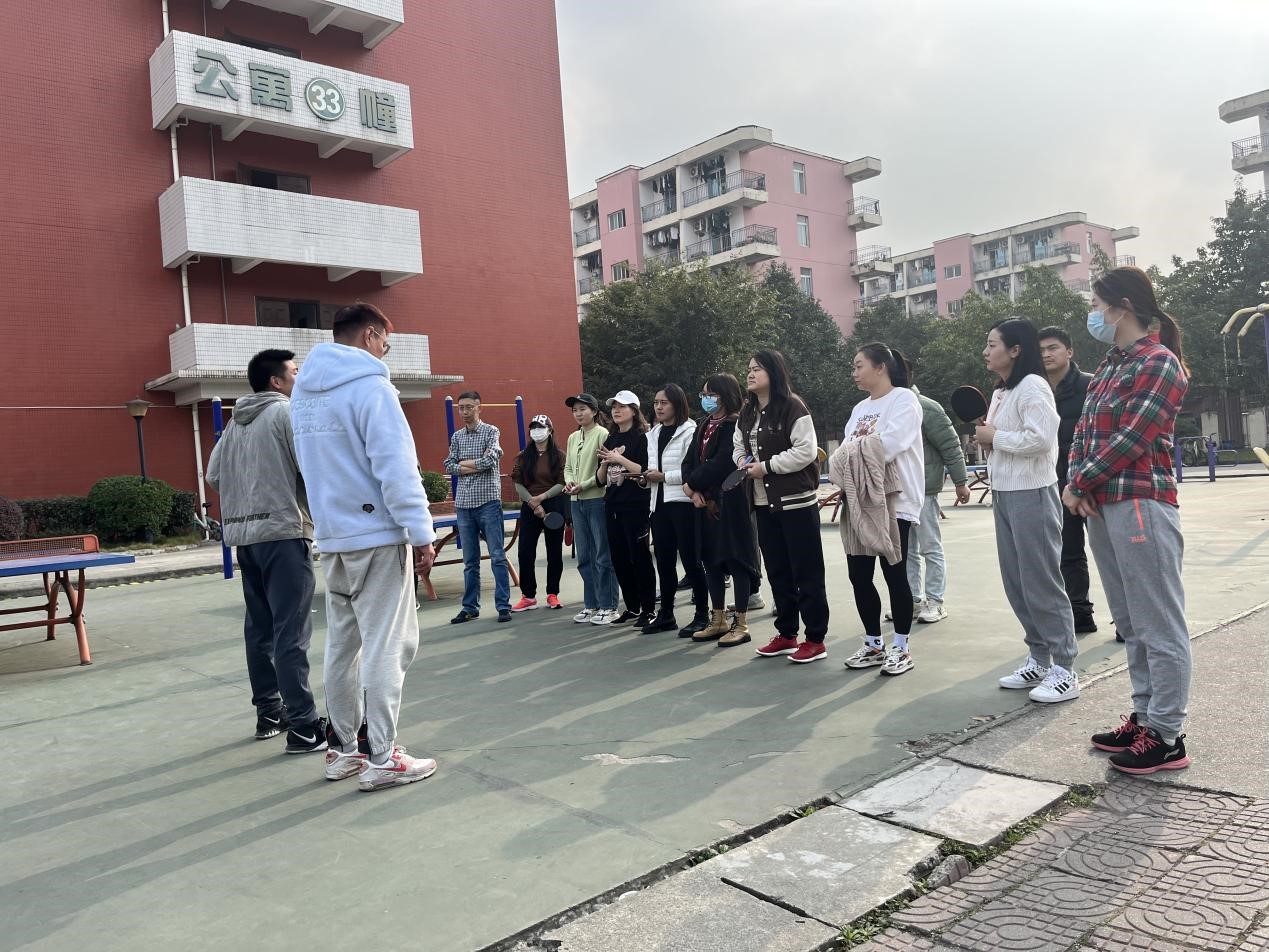 亚洲城ca88成都学院成功举办“教职工乒乓球兴趣班”活动