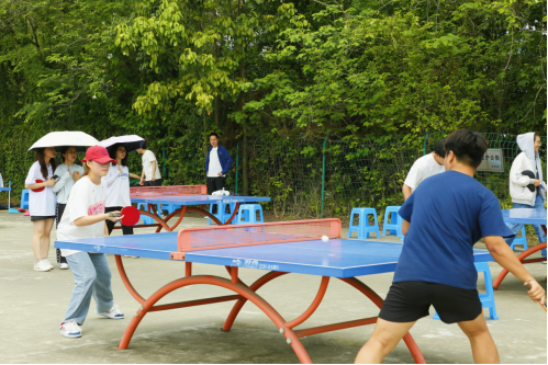 商学院学生组乒乓球预选赛大放异彩，两人晋级决赛